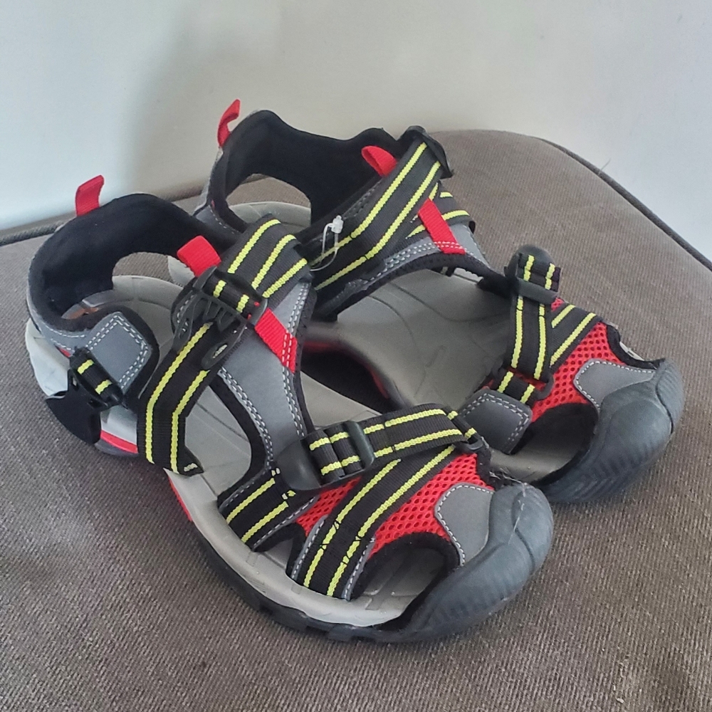 Wilson hiking sandals